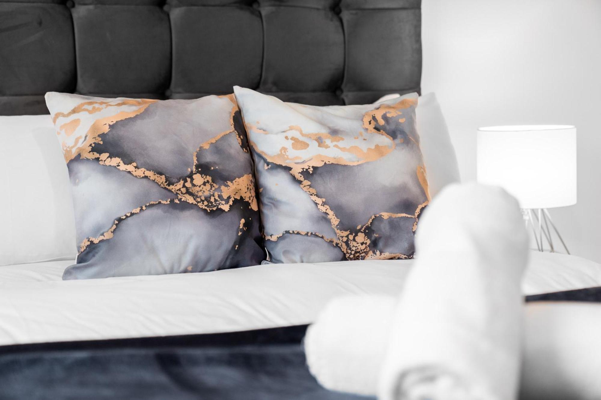 Stylish 2 Bedroom Apartment - Balcony - Secure Parking - Top Rated - 5Mc Бирмингем Экстерьер фото